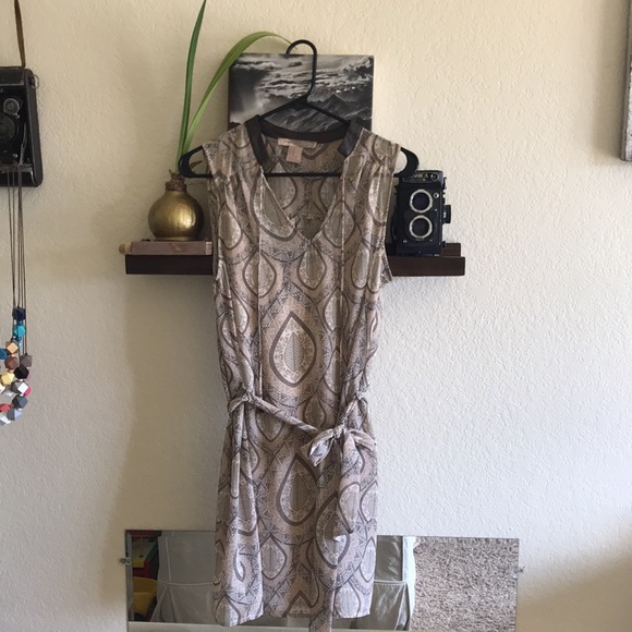 Dress - Picture 2 of 9